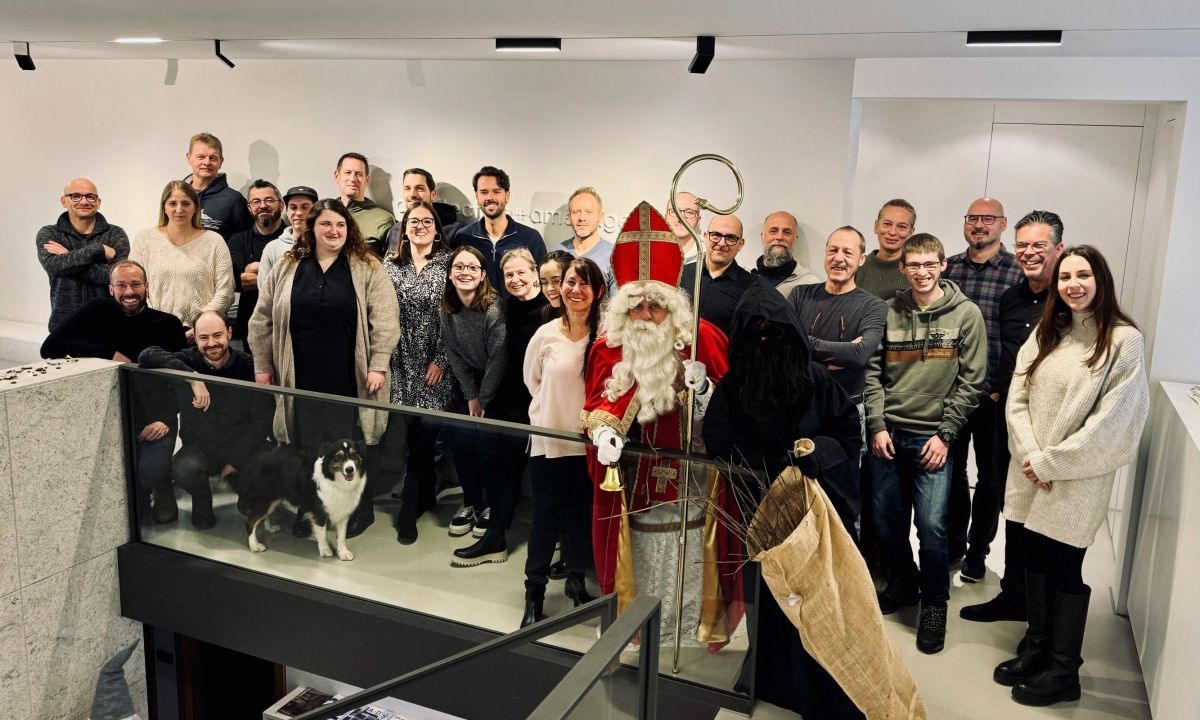 L'équipe de a+a avec Saint Nicolas et le Père Fouettard